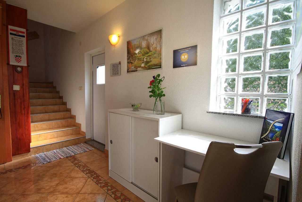 Apartment Medeni Rakovica Bagian luar foto