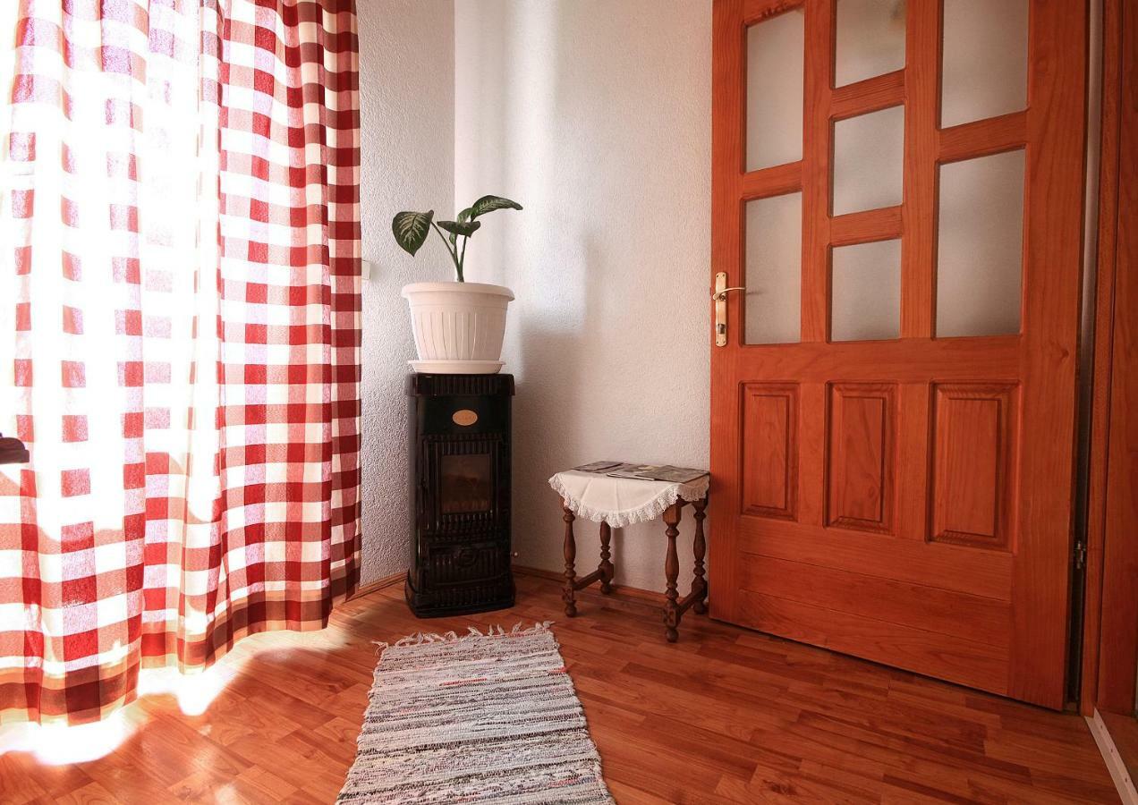 Apartment Medeni Rakovica Bagian luar foto