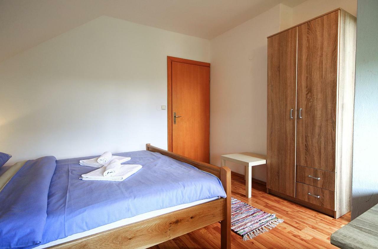 Apartment Medeni Rakovica Bagian luar foto