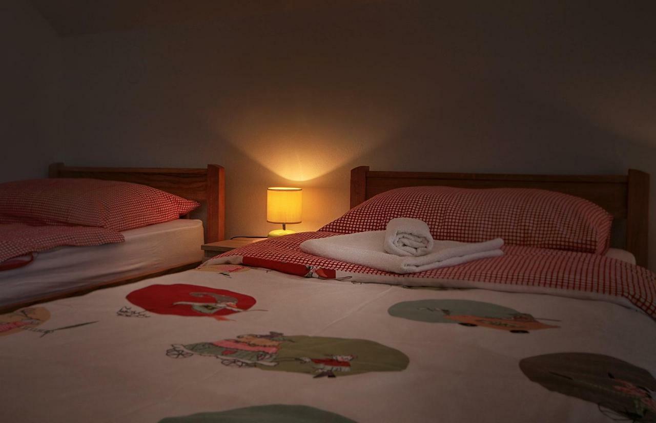 Apartment Medeni Rakovica Bagian luar foto