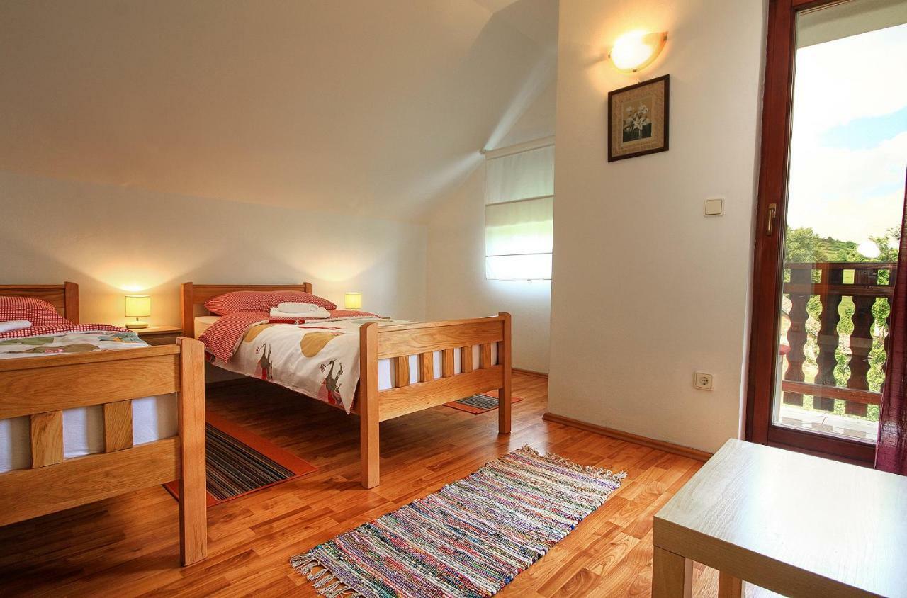 Apartment Medeni Rakovica Bagian luar foto