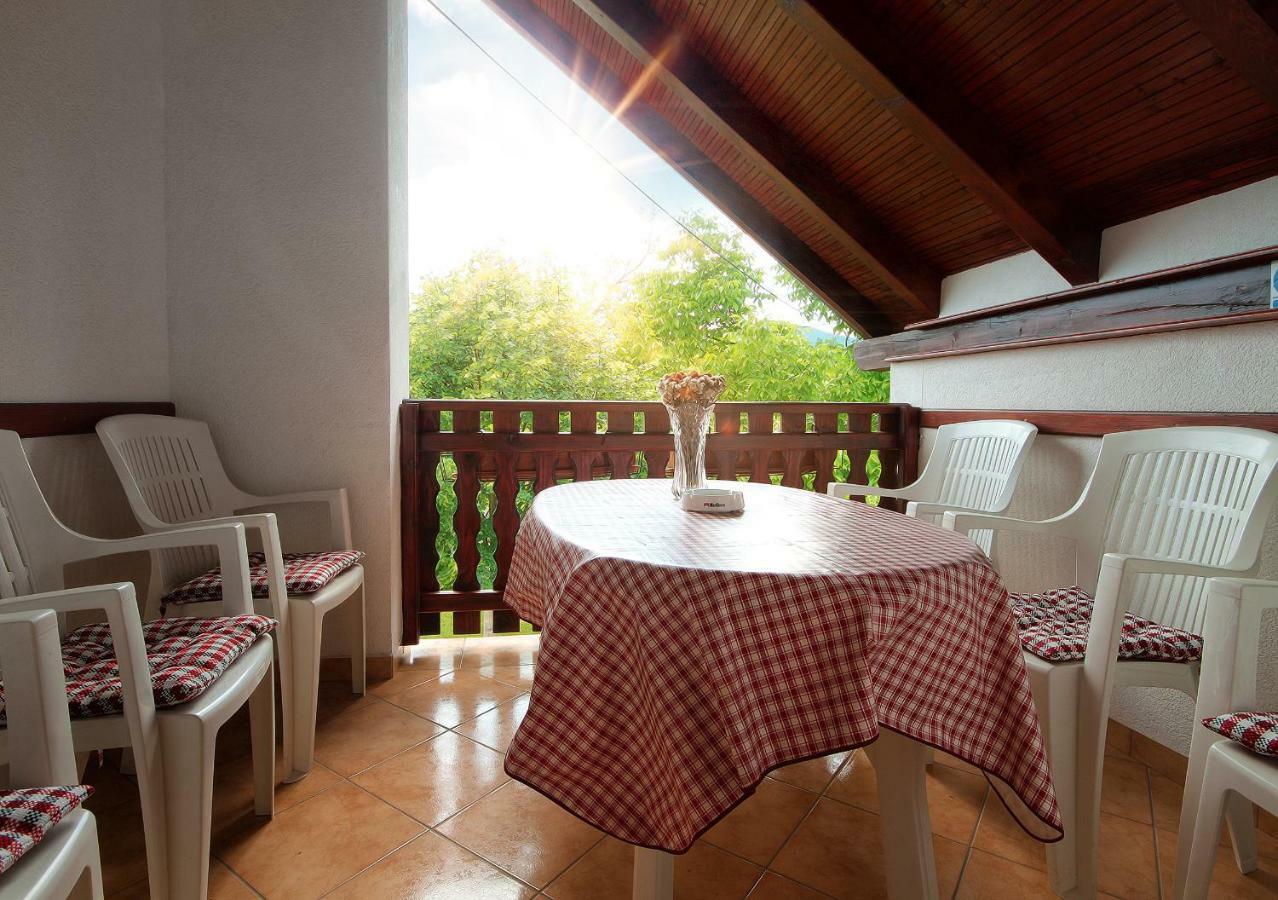 Apartment Medeni Rakovica Bagian luar foto