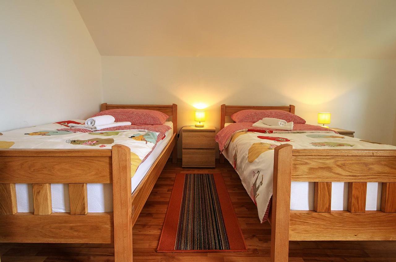 Apartment Medeni Rakovica Bagian luar foto