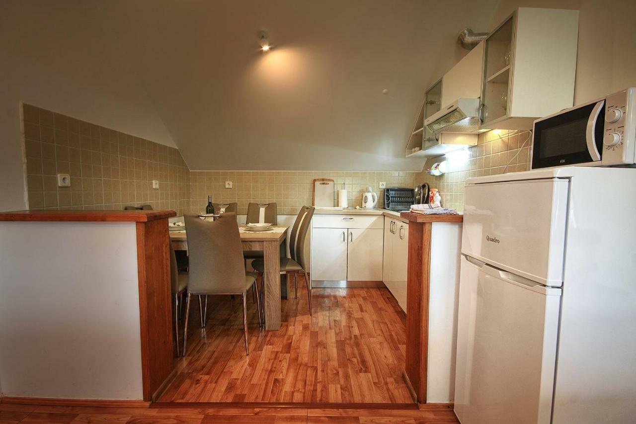 Apartment Medeni Rakovica Bagian luar foto