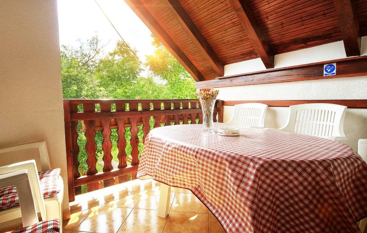 Apartment Medeni Rakovica Bagian luar foto