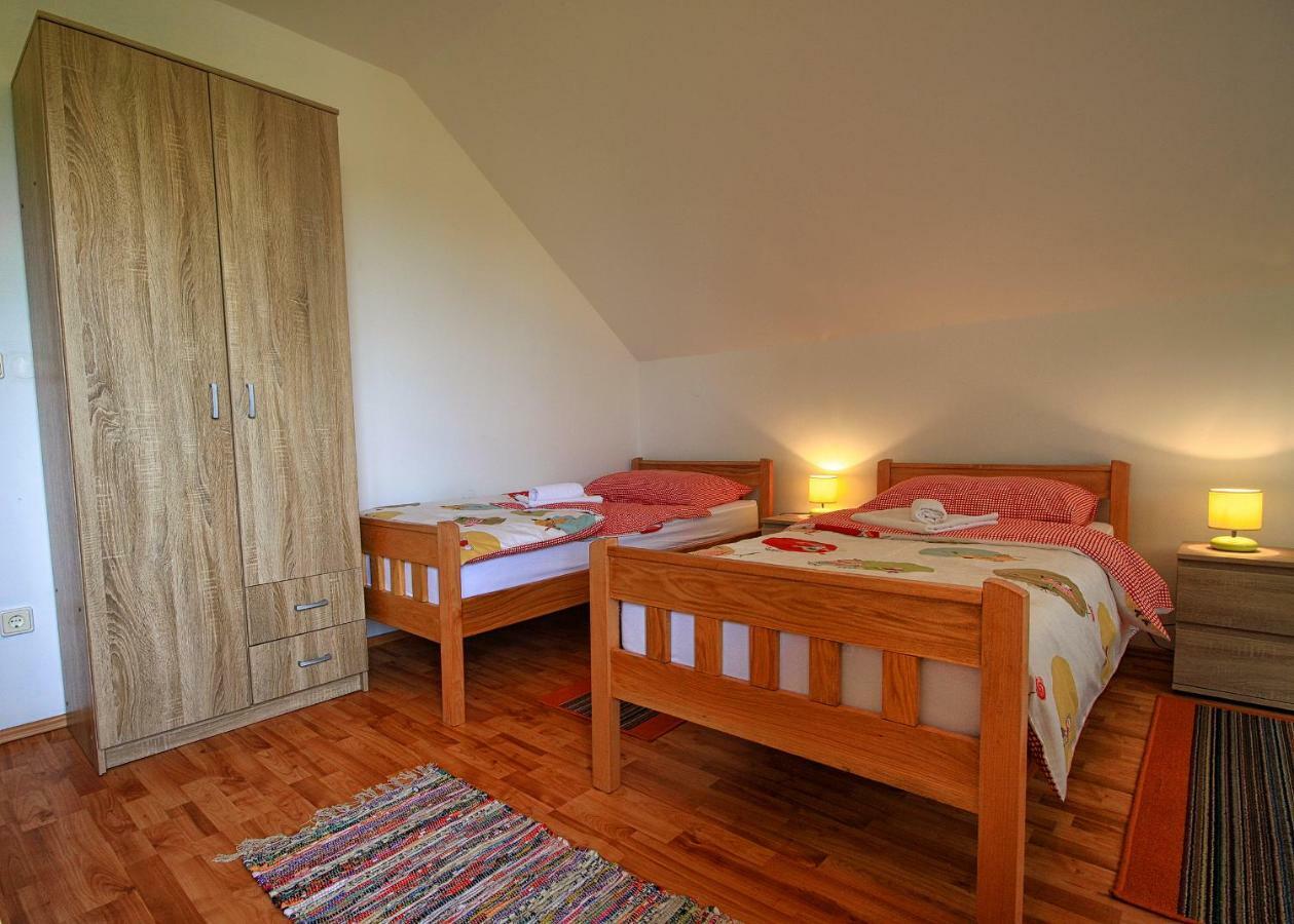 Apartment Medeni Rakovica Bagian luar foto