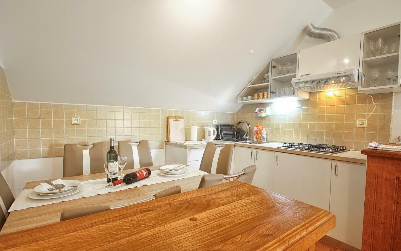 Apartment Medeni Rakovica Bagian luar foto
